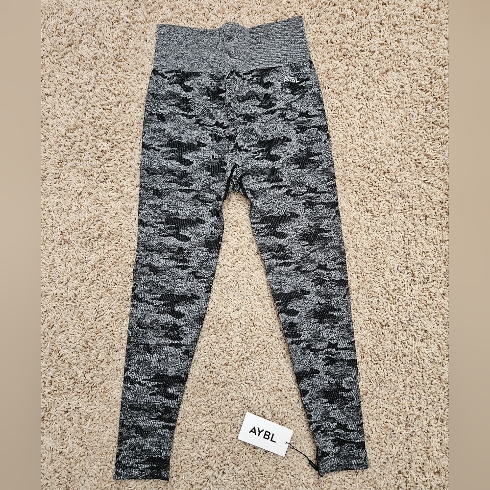 NWT AYBL Evolve Camo Seamless Leggings - medium - Picture 5 of 13